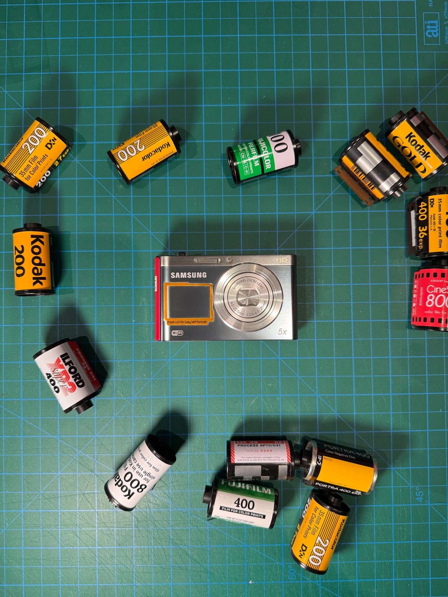 Samsung DV300F (DualView)