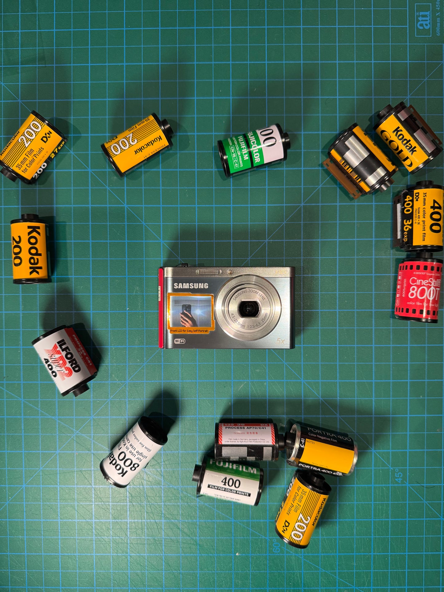 Samsung DV300F (DualView)