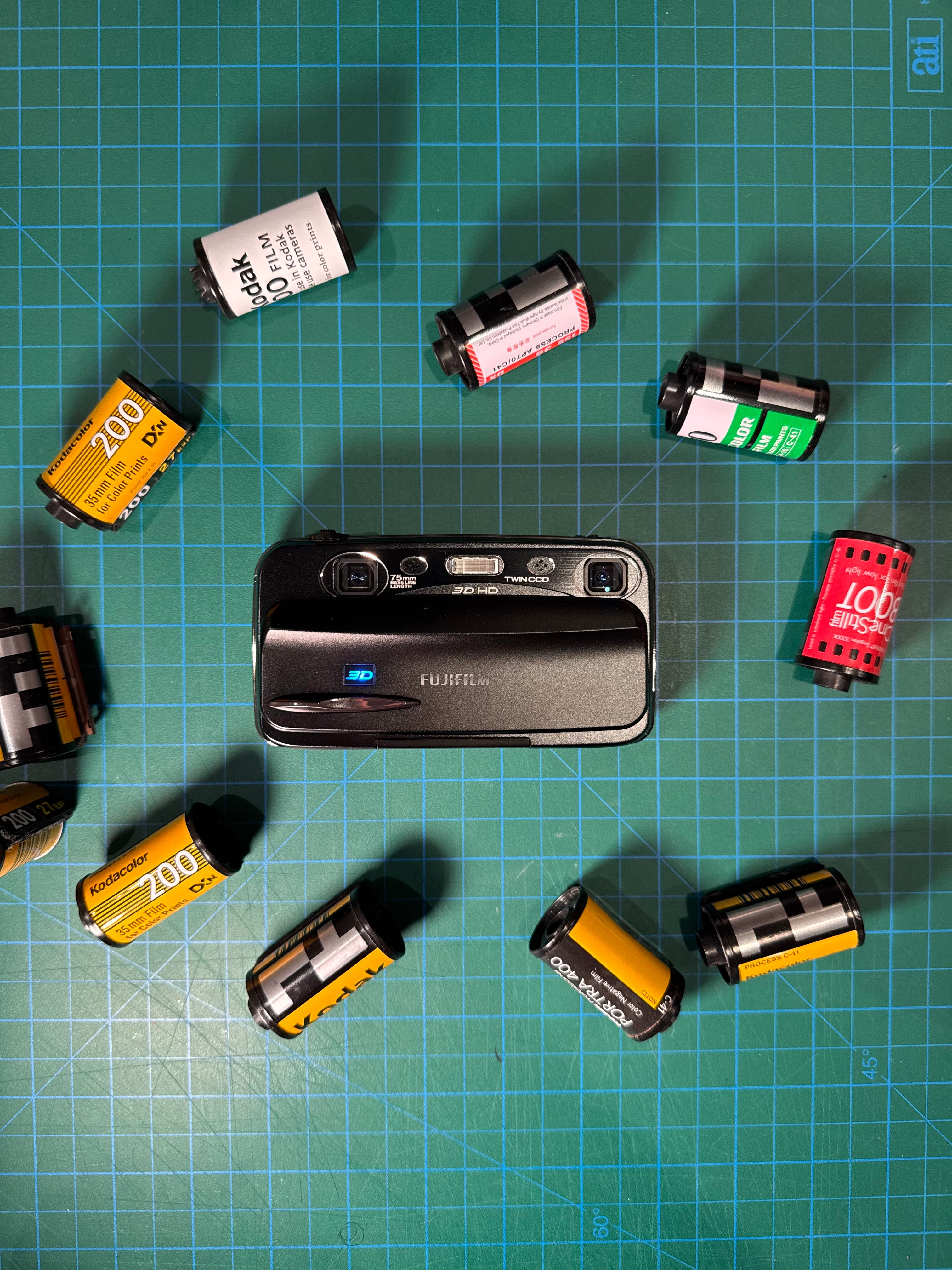 極美品✨FUJIFILMFinePix REAL 3D W3 デジカメ 付属品 美品》 3Dデジタルカメラ FUJIFILM FinePix REAL 3D W3 FX-3D ブラック