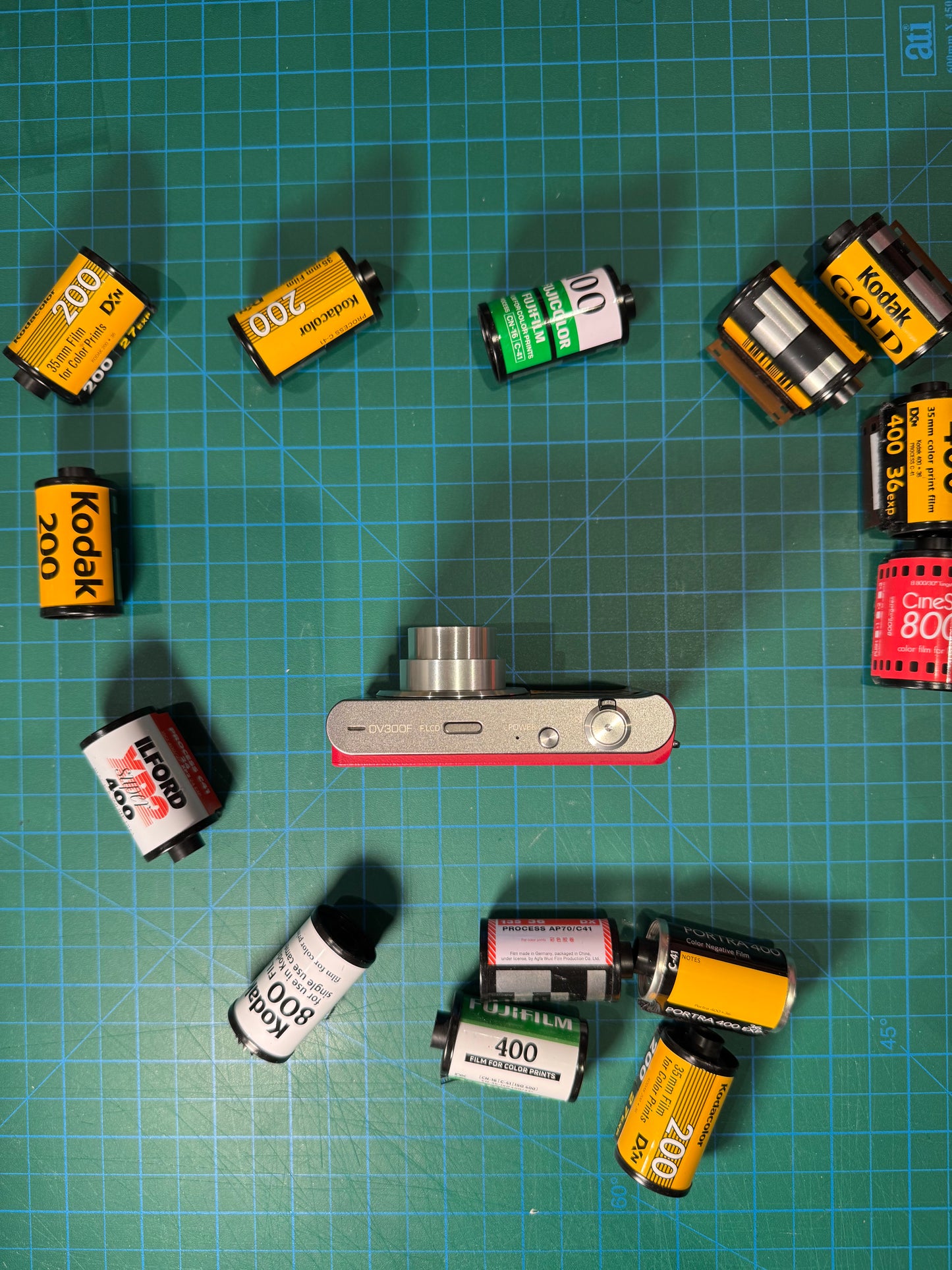 Samsung DV300F (DualView)