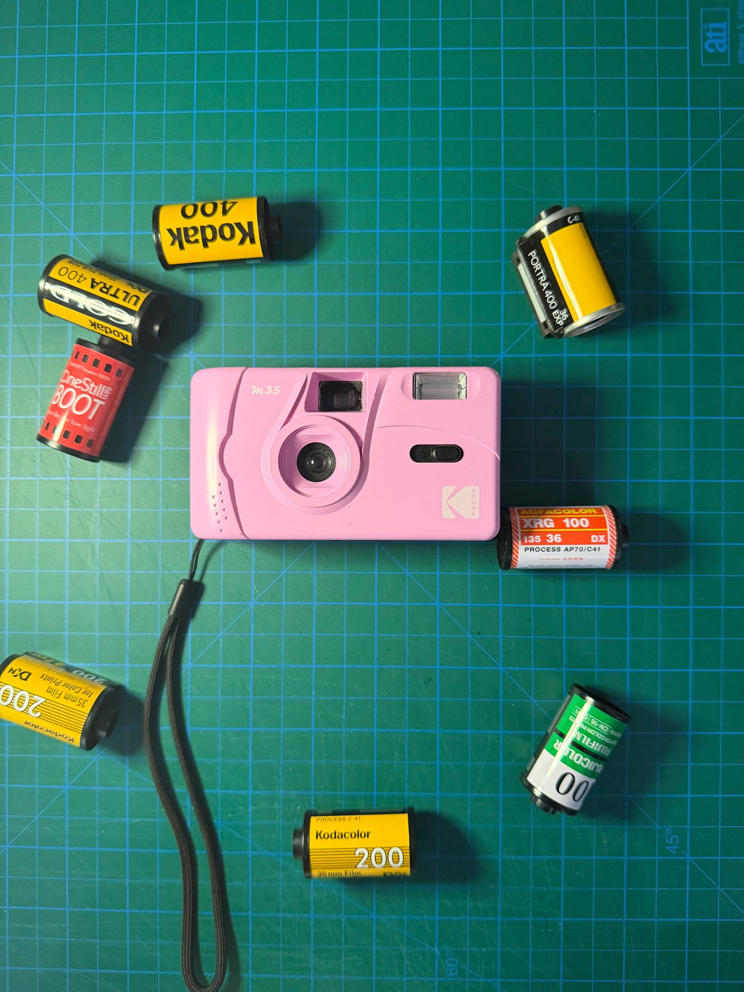 Kodak M35 (Pink)