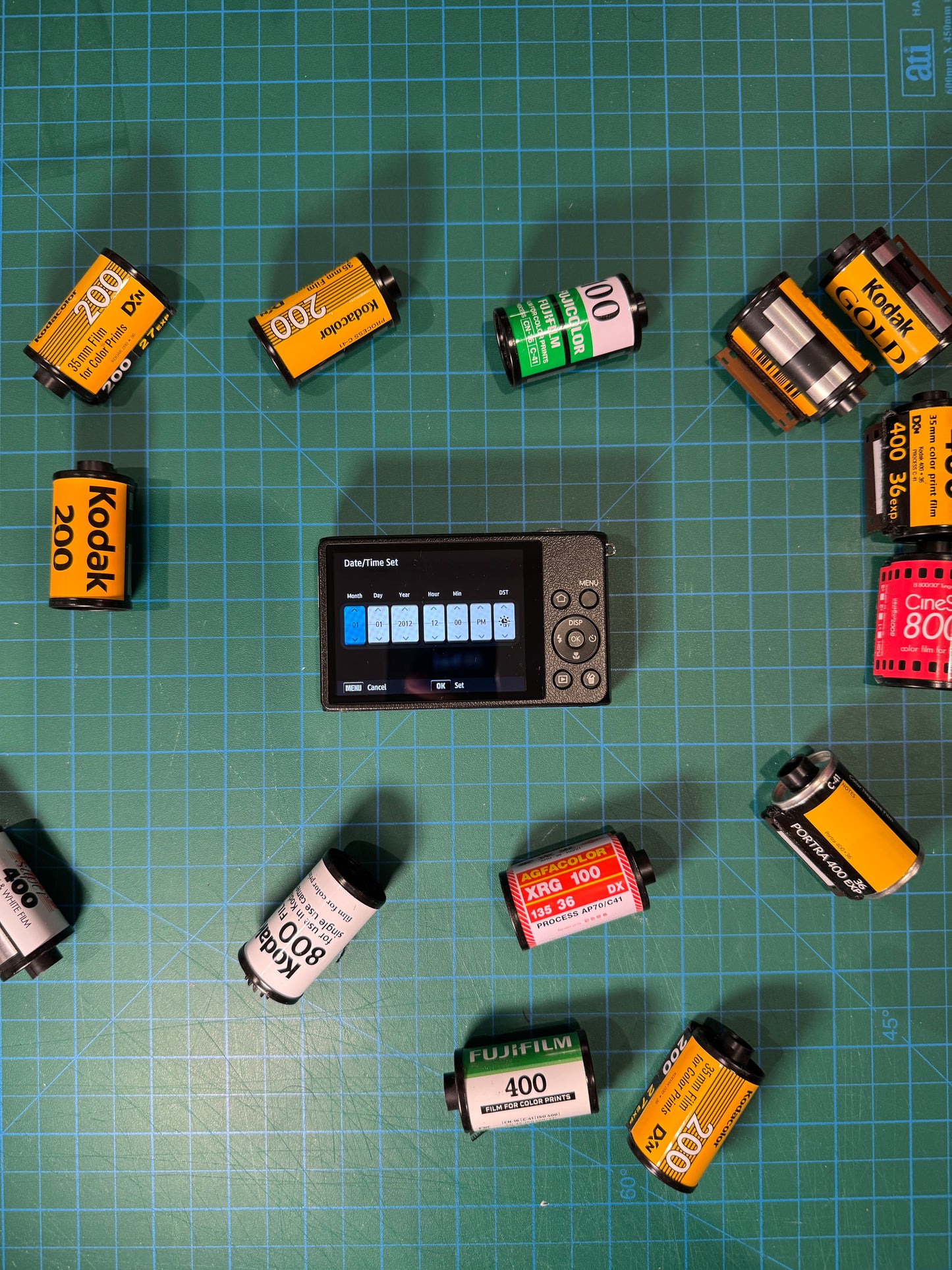 Samsung DV300F (DualView)