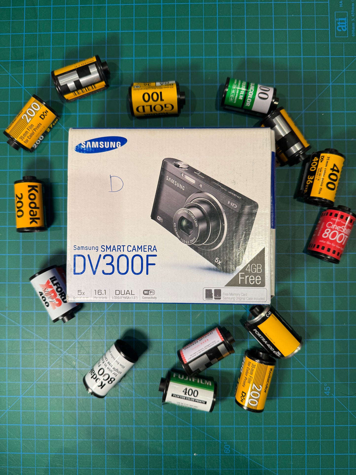 Samsung DV300F (DualView)
